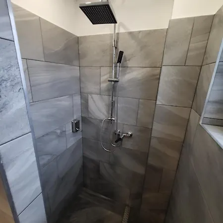 Uj - Emili Miskolctapolca - 27 Fore Lejlighedshotel 3*