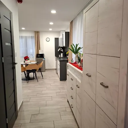 Uj - Emili Miskolctapolca - 27 Fore Lejlighedshotel 3*