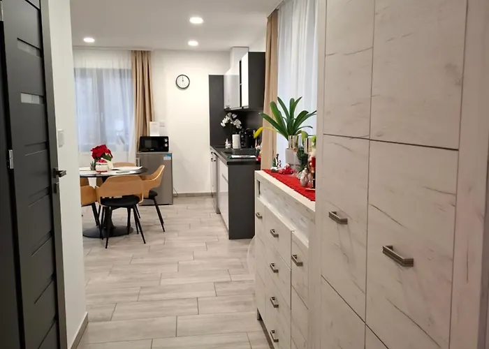 Uj - Emili Miskolctapolca - 27 Fore Lejlighedshotel 3*